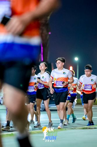 Race photo from PIK NITE RUN 2025