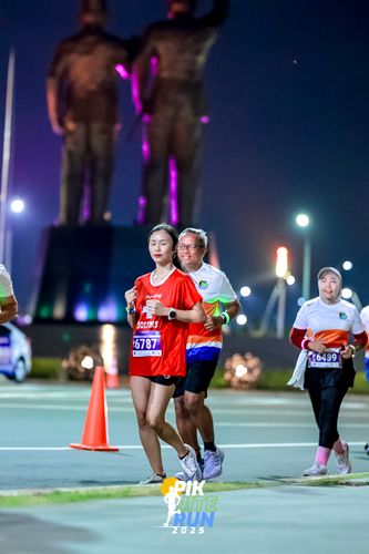 Race photo from PIK NITE RUN 2025