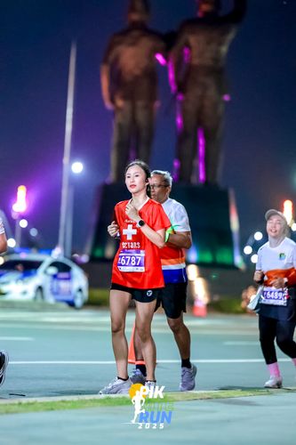 Race photo from PIK NITE RUN 2025