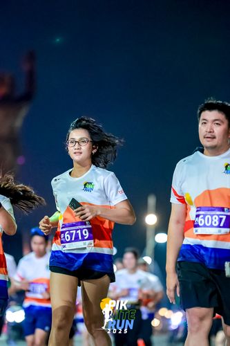 Race photo from PIK NITE RUN 2025