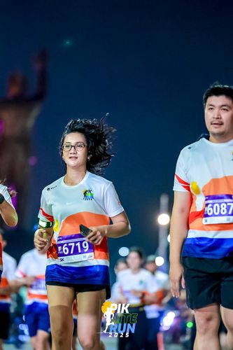 Race photo from PIK NITE RUN 2025