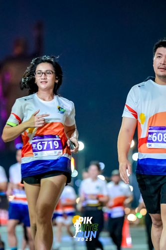 Race photo from PIK NITE RUN 2025