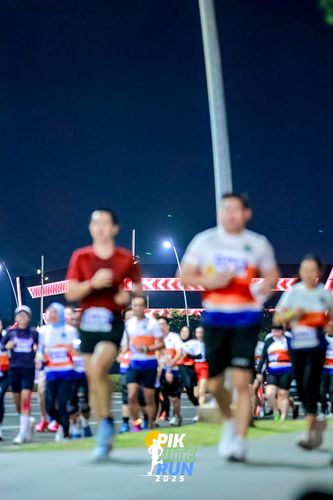 Race photo from PIK NITE RUN 2025