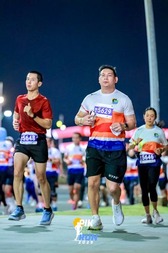 Race photo from PIK NITE RUN 2025