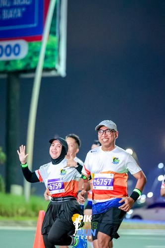 Race photo from PIK NITE RUN 2025