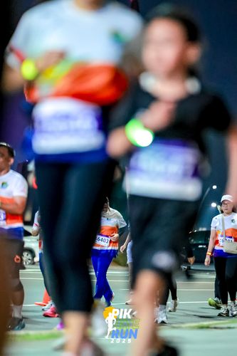 Race photo from PIK NITE RUN 2025