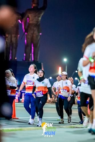 Race photo from PIK NITE RUN 2025