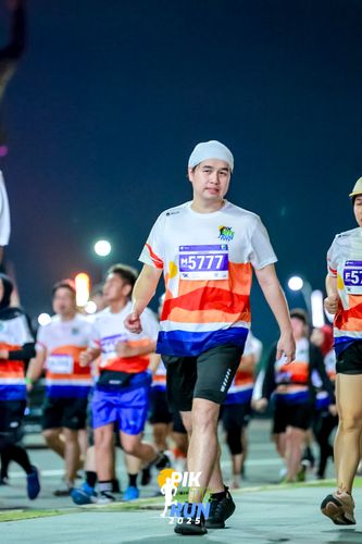 Race photo from PIK NITE RUN 2025