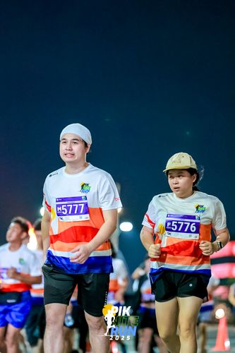 Race photo from PIK NITE RUN 2025