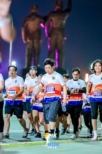 Race photo from PIK NITE RUN 2025