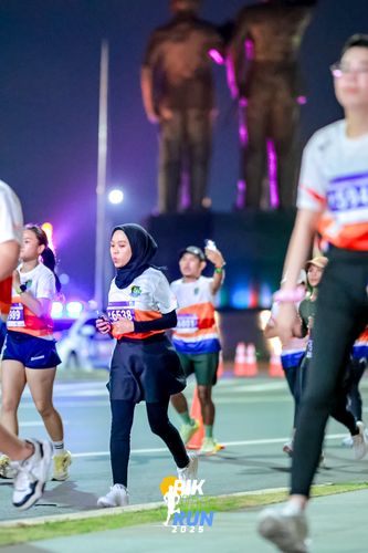 Race photo from PIK NITE RUN 2025