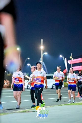 Race photo from PIK NITE RUN 2025