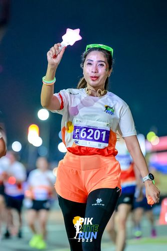 Race photo from PIK NITE RUN 2025