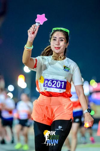 Race photo from PIK NITE RUN 2025