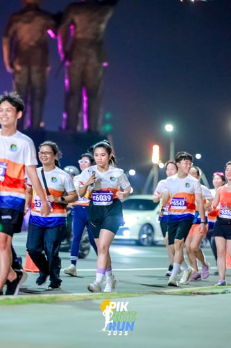 Race photo from PIK NITE RUN 2025
