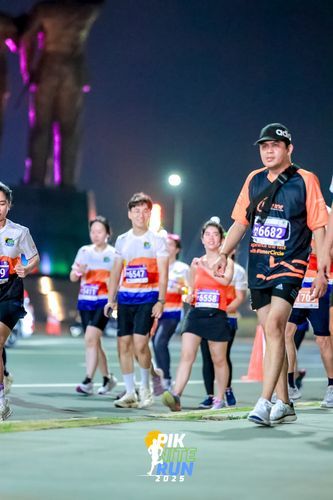 Race photo from PIK NITE RUN 2025