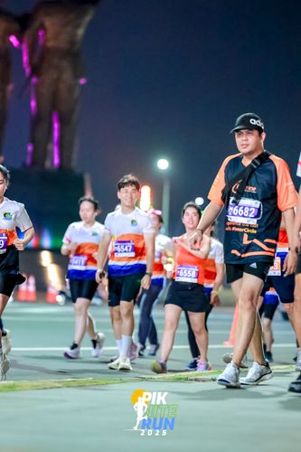 Race photo from PIK NITE RUN 2025