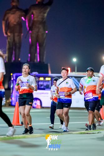 Race photo from PIK NITE RUN 2025