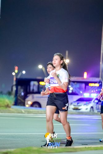 Race photo from PIK NITE RUN 2025
