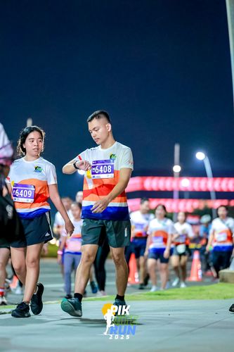 Race photo from PIK NITE RUN 2025