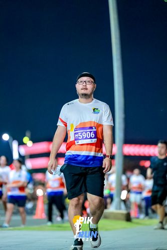 Race photo from PIK NITE RUN 2025