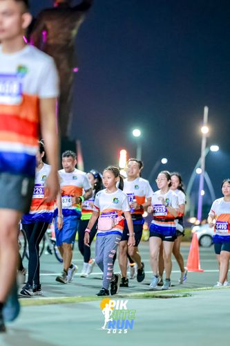 Race photo from PIK NITE RUN 2025