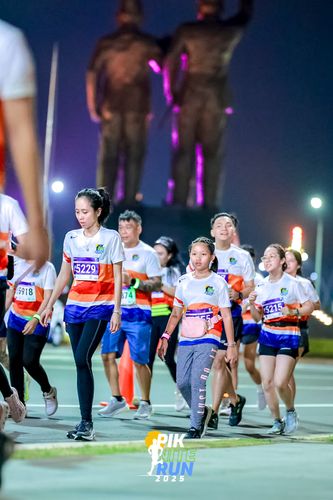 Race photo from PIK NITE RUN 2025