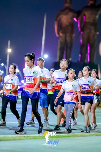 Race photo from PIK NITE RUN 2025