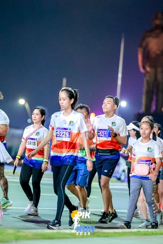 Race photo from PIK NITE RUN 2025