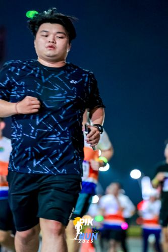 Race photo from PIK NITE RUN 2025