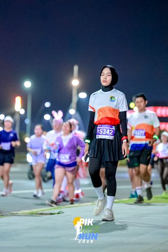 Race photo from PIK NITE RUN 2025