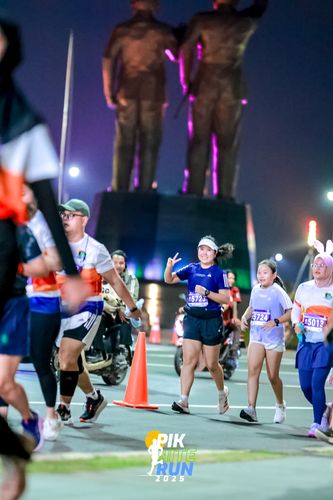 Race photo from PIK NITE RUN 2025