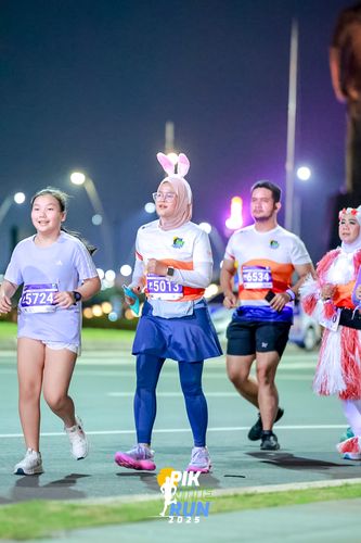 Race photo from PIK NITE RUN 2025