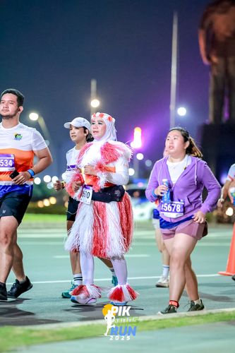 Race photo from PIK NITE RUN 2025