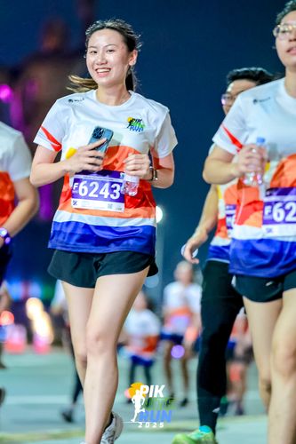 Race photo from PIK NITE RUN 2025