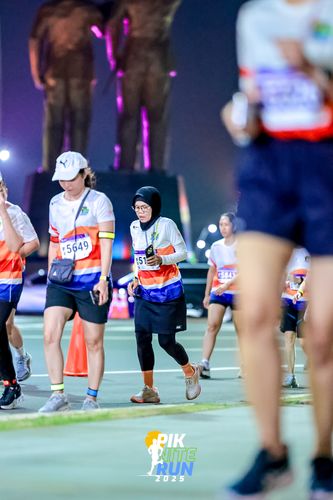 Race photo from PIK NITE RUN 2025