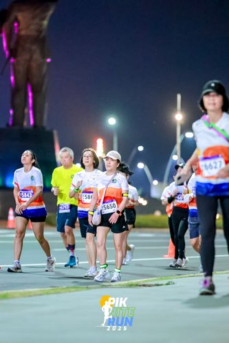 Race photo from PIK NITE RUN 2025