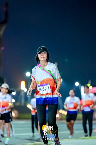 Race photo from PIK NITE RUN 2025