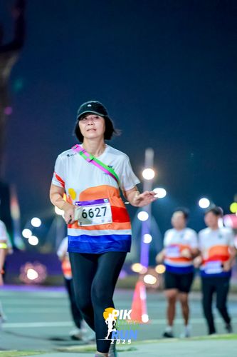 Race photo from PIK NITE RUN 2025