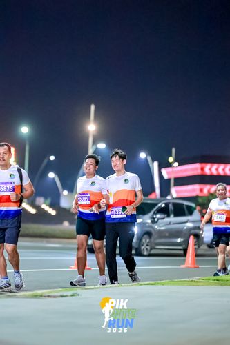 Race photo from PIK NITE RUN 2025