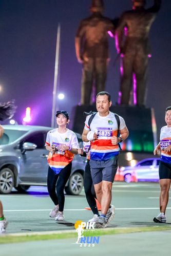 Race photo from PIK NITE RUN 2025