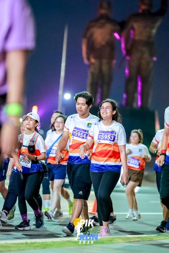 Race photo from PIK NITE RUN 2025