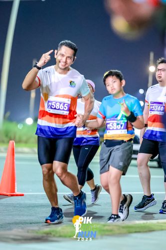 Race photo from PIK NITE RUN 2025