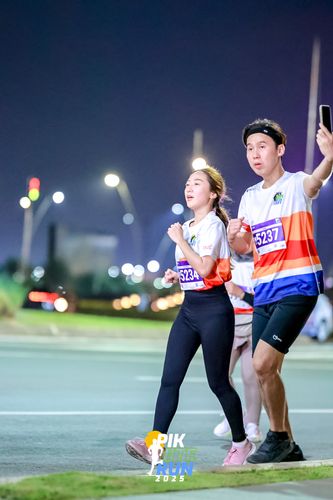 Race photo from PIK NITE RUN 2025