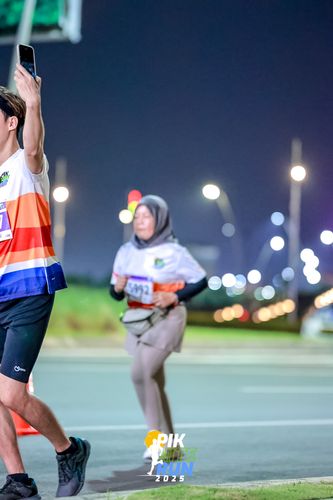 Race photo from PIK NITE RUN 2025