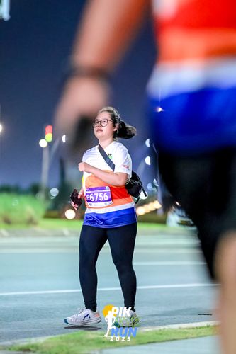 Race photo from PIK NITE RUN 2025