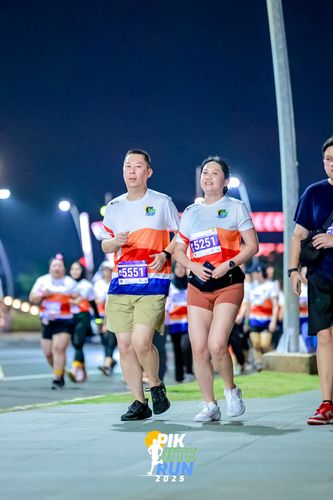 Race photo from PIK NITE RUN 2025