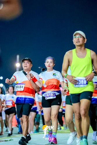 Race photo from PIK NITE RUN 2025