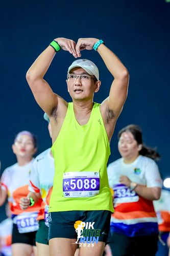 Race photo from PIK NITE RUN 2025