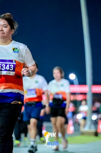 Race photo from PIK NITE RUN 2025